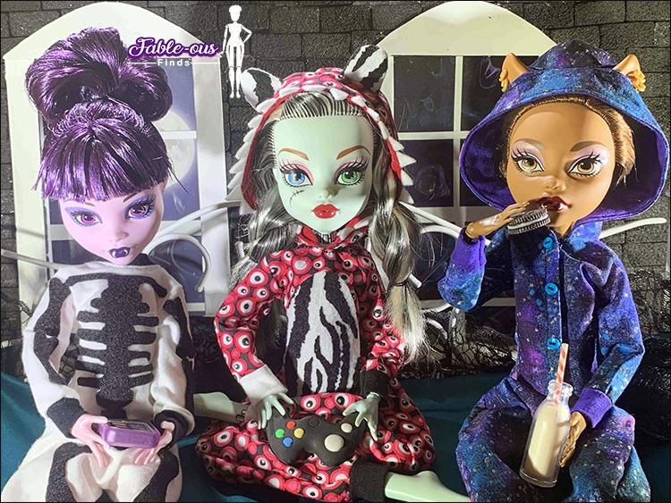 Fanciful Pajamas with Sleep Mask Pattern for 17 Inch Fashion Dolls